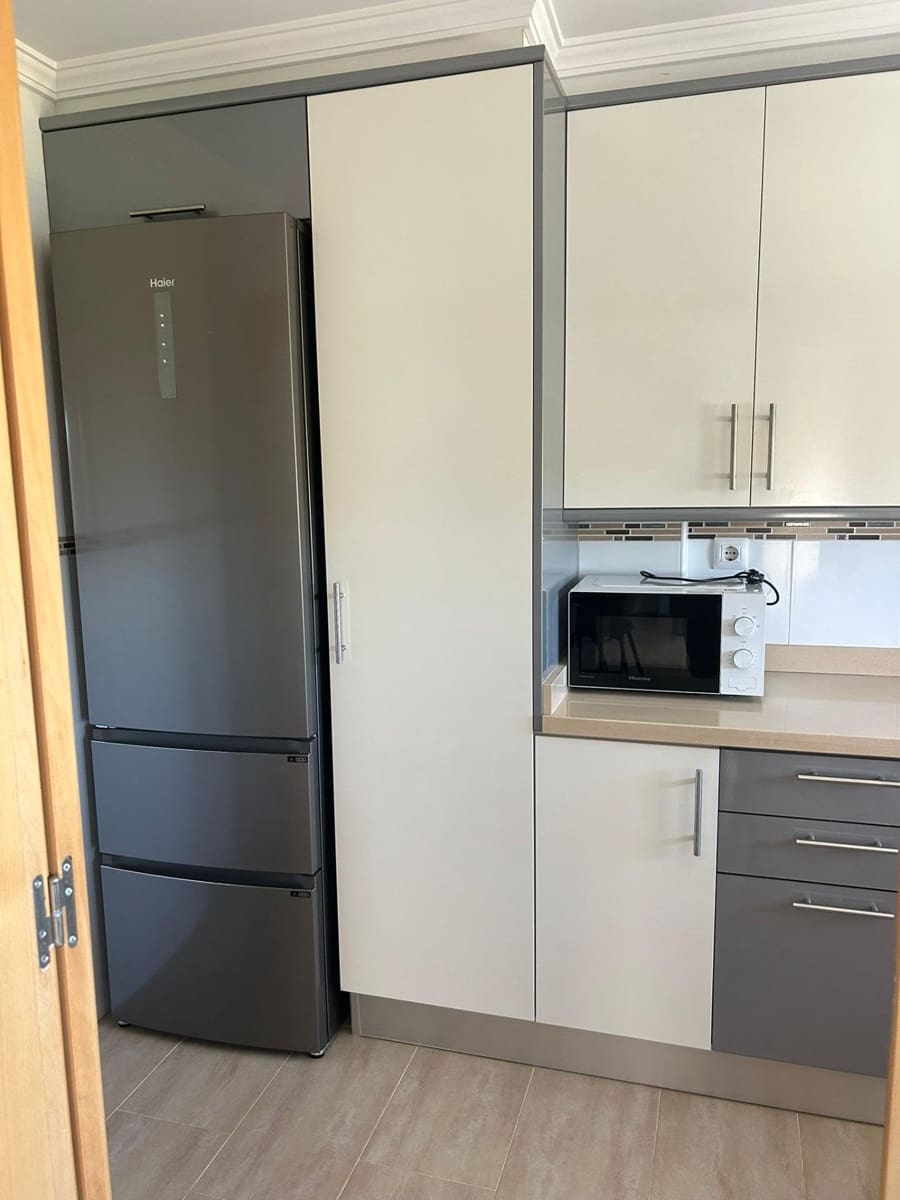 3 makuuhuone Omakotitalo vuokrattavana paikassa Oliva mukana uima-altaan 
autotalli - 1 000 € (Ref: 9356004)