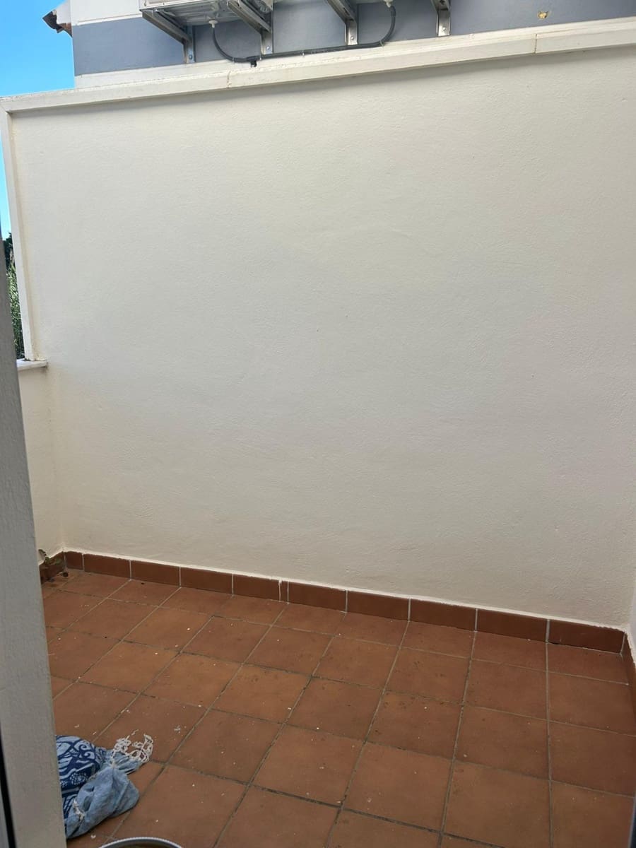 3 makuuhuone Omakotitalo vuokrattavana paikassa Oliva mukana uima-altaan 
autotalli - 1 000 € (Ref: 9356004)