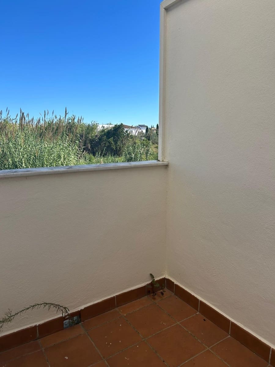 3 makuuhuone Omakotitalo vuokrattavana paikassa Oliva mukana uima-altaan 
autotalli - 1 000 € (Ref: 9356004)