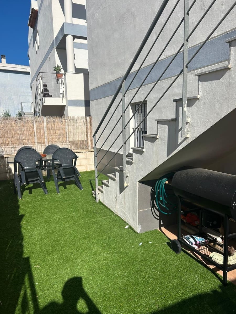 3 makuuhuone Omakotitalo vuokrattavana paikassa Oliva mukana uima-altaan 
autotalli - 1 000 € (Ref: 9356004)