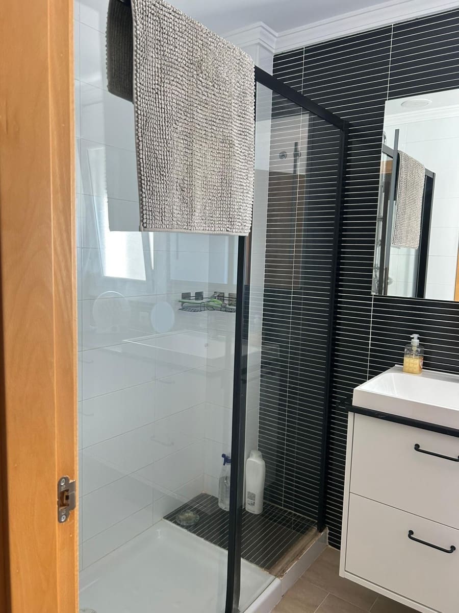 3 makuuhuone Omakotitalo vuokrattavana paikassa Oliva mukana uima-altaan 
autotalli - 1 000 € (Ref: 9356004)