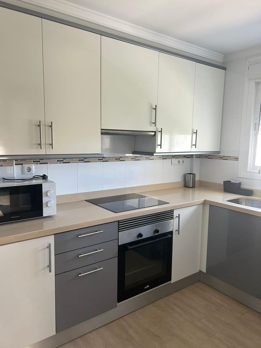 3 makuuhuone Omakotitalo vuokrattavana paikassa Oliva mukana uima-altaan 
autotalli - 1 000 € (Ref: 9356004)