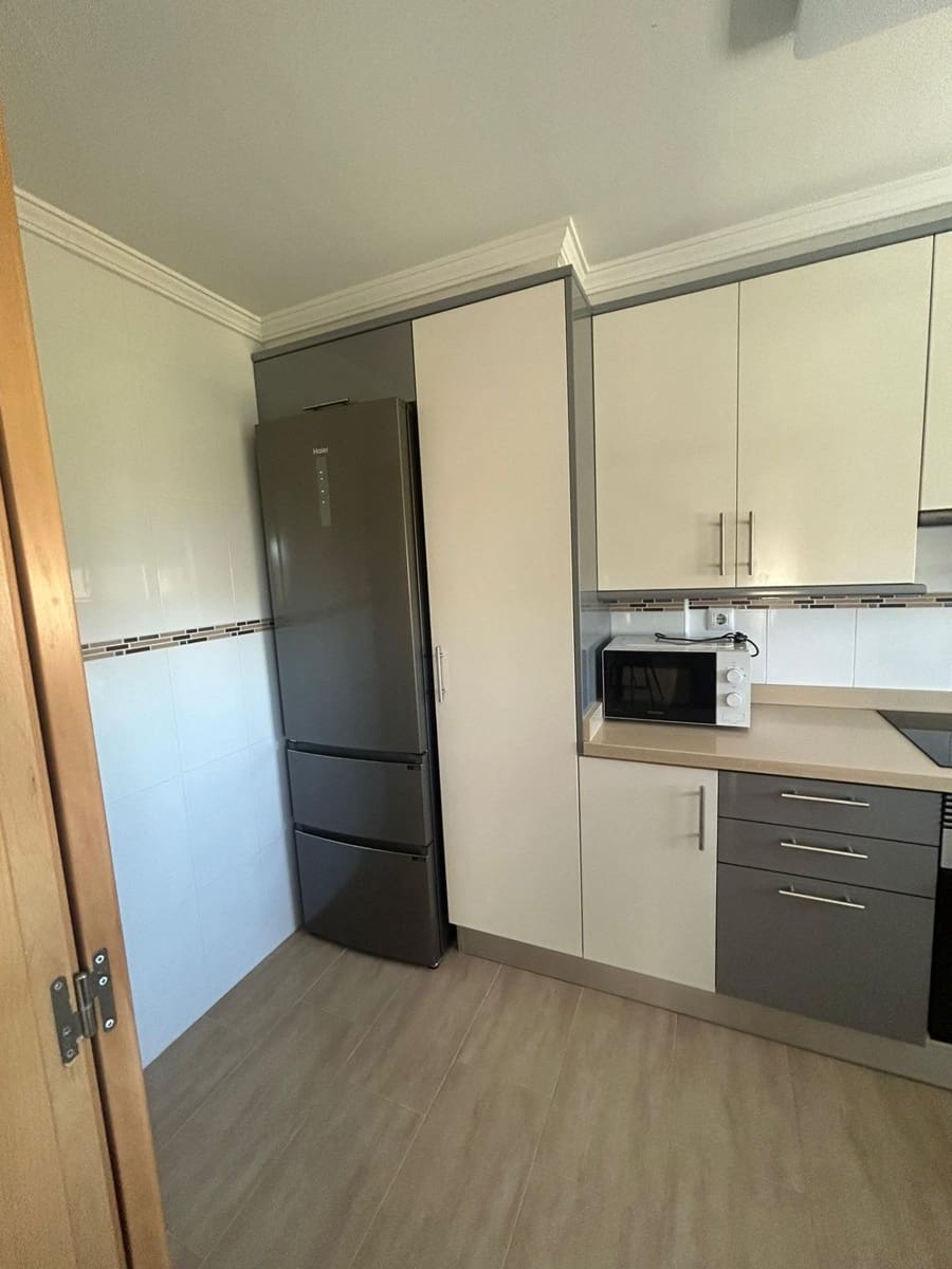 3 makuuhuone Omakotitalo vuokrattavana paikassa Oliva mukana uima-altaan 
autotalli - 1 000 € (Ref: 9356004)