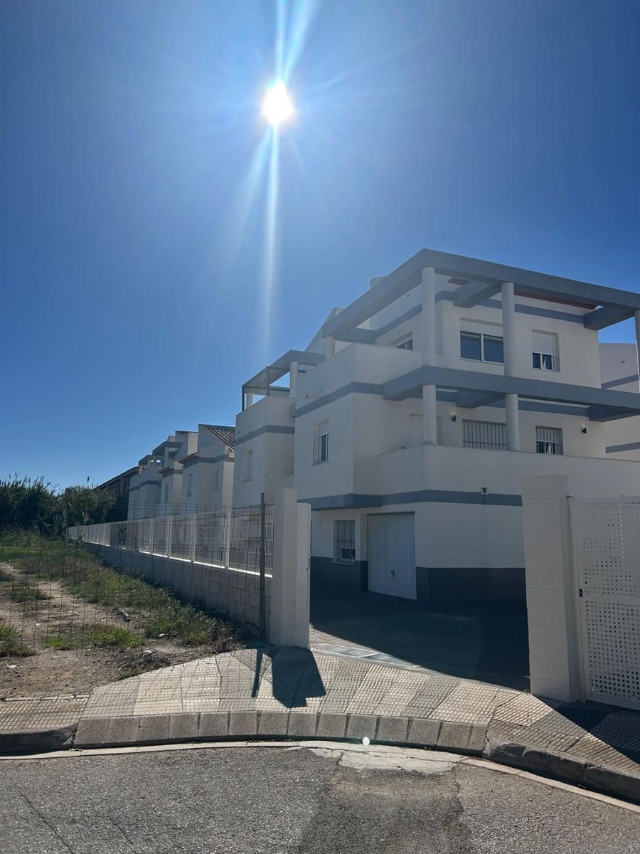 3 makuuhuone Omakotitalo vuokrattavana paikassa Oliva mukana uima-altaan 
autotalli - 1 000 € (Ref: 9356004)