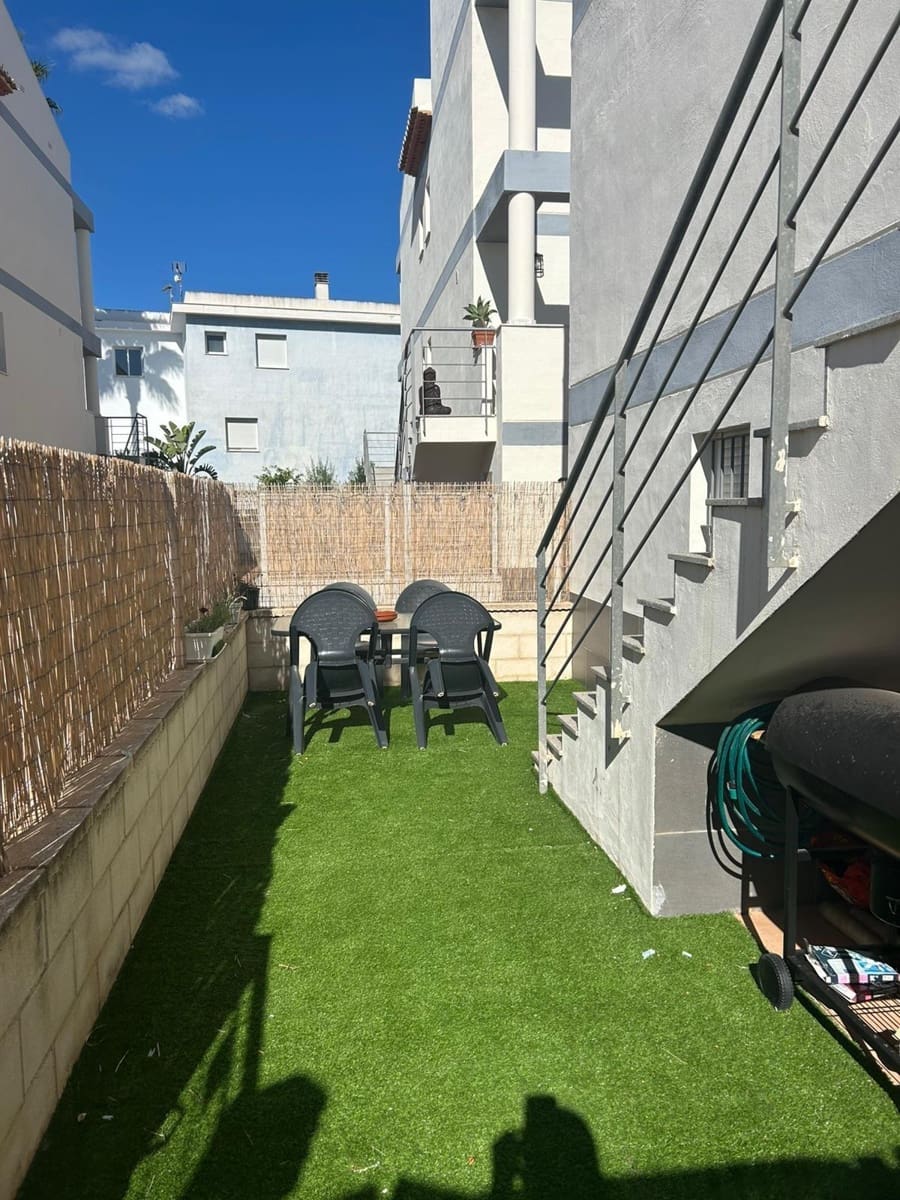 3 makuuhuone Omakotitalo vuokrattavana paikassa Oliva mukana uima-altaan 
autotalli - 1 000 € (Ref: 9356004)