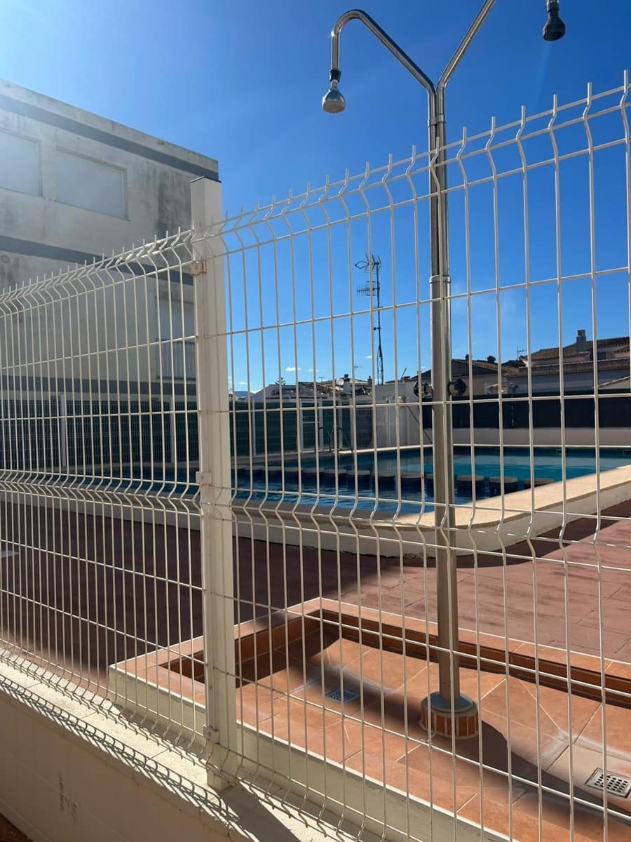 3 makuuhuone Omakotitalo vuokrattavana paikassa Oliva mukana uima-altaan 
autotalli - 1 000 € (Ref: 9356004)