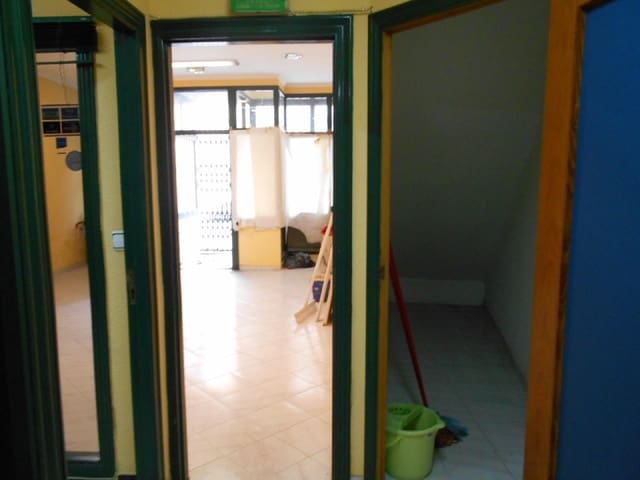 Commercial for sale in Oliva Nova, Oliva - € 78,000 (Ref: 9367745)