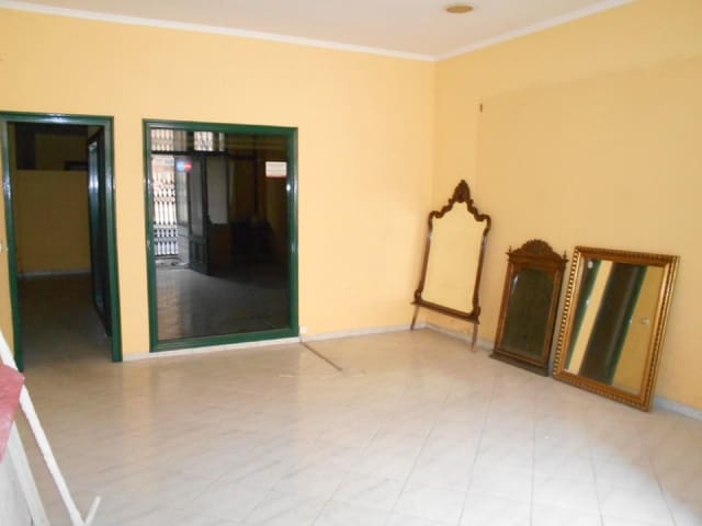 Commercial for sale in Oliva Nova, Oliva - € 78,000 (Ref: 9367745)