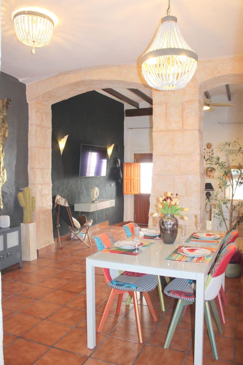 Casa de 3 habitaciones en Oliva en venta - 245.000 € (Ref: 9417980)