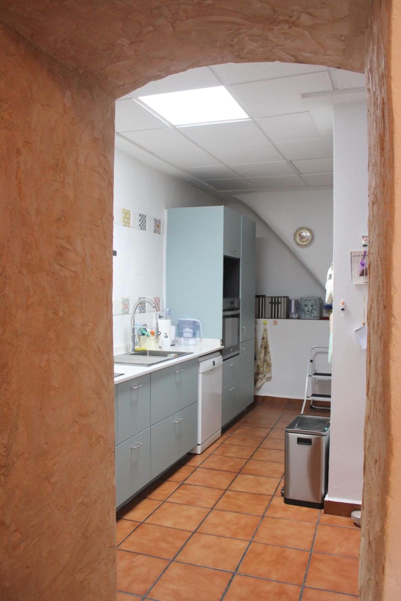 Casa de 3 habitaciones en Oliva en venta - 245.000 € (Ref: 9417980)