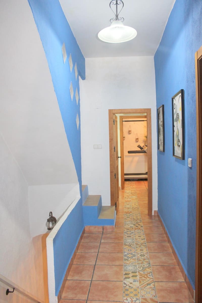 Casa de 3 habitaciones en Oliva en venta - 245.000 € (Ref: 9417980)
