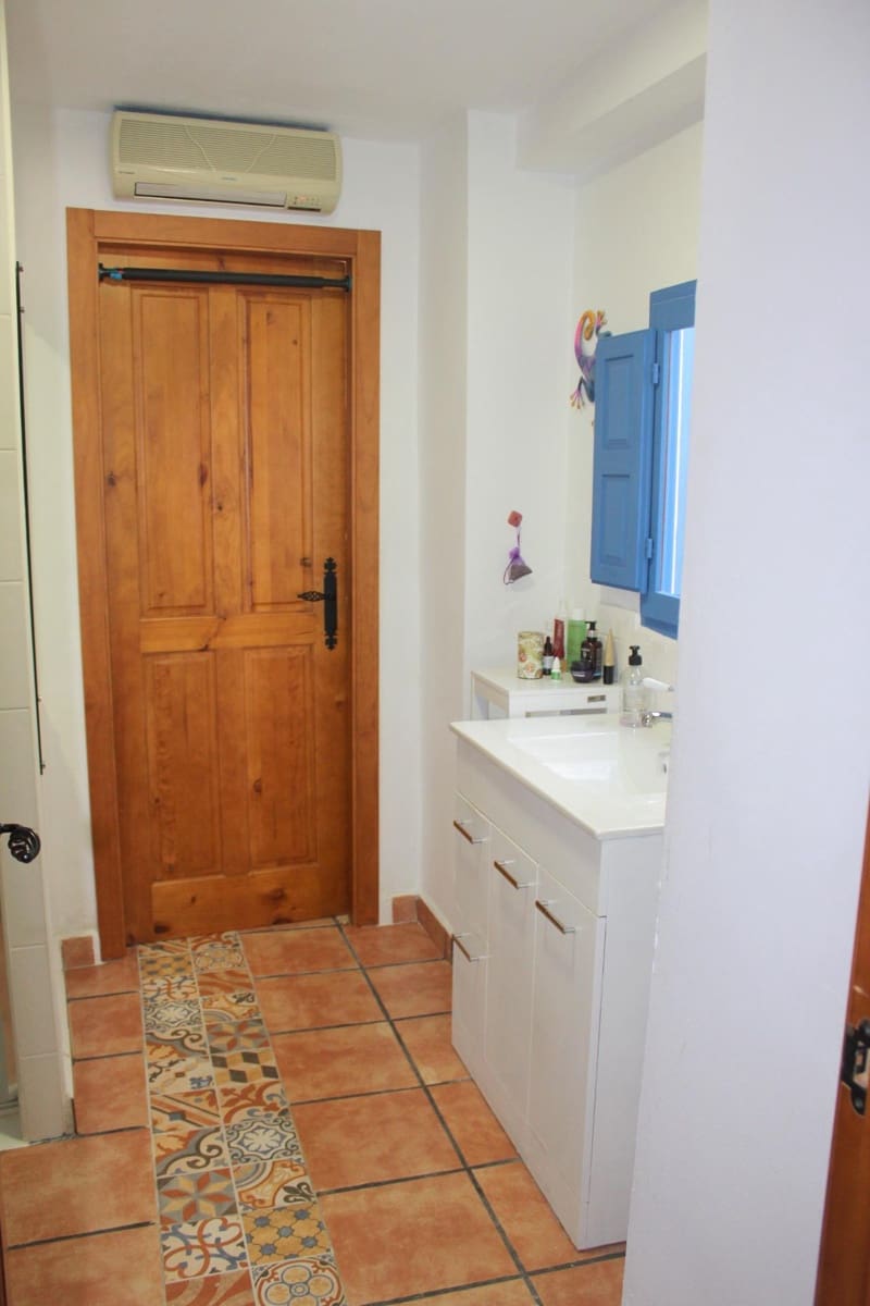 Casa de 3 habitaciones en Oliva en venta - 245.000 € (Ref: 9417980)