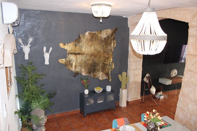 Casa de 3 habitaciones en Oliva en venta - 245.000 € (Ref: 9417980)