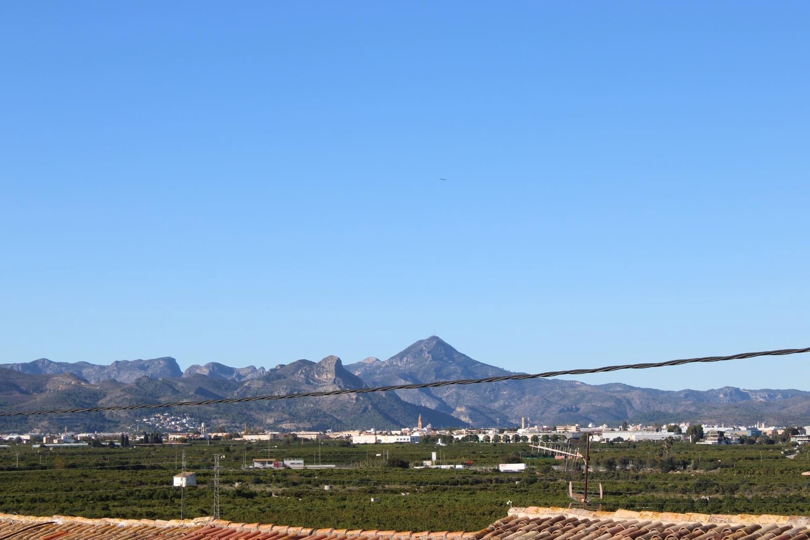 Casa de 3 habitaciones en Oliva en venta - 245.000 € (Ref: 9417980)