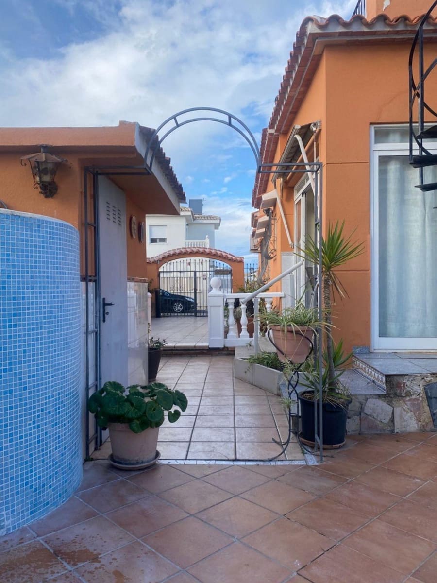 5 bedroom Villa for sale in Oliva - € 330,000 (Ref: 9431166)