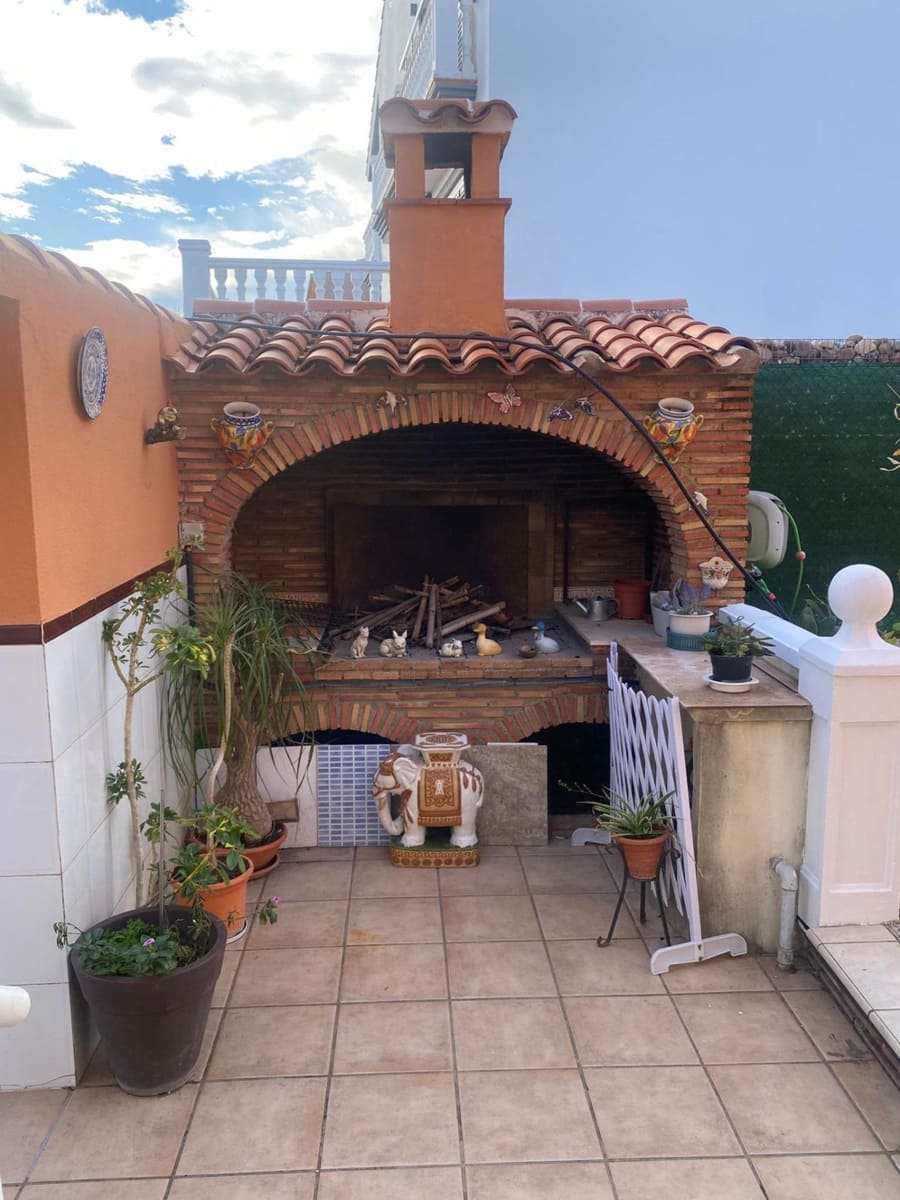 5 bedroom Villa for sale in Oliva - € 330,000 (Ref: 9431166)