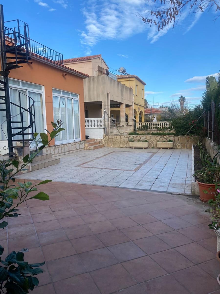5 bedroom Villa for sale in Oliva - € 330,000 (Ref: 9431166)