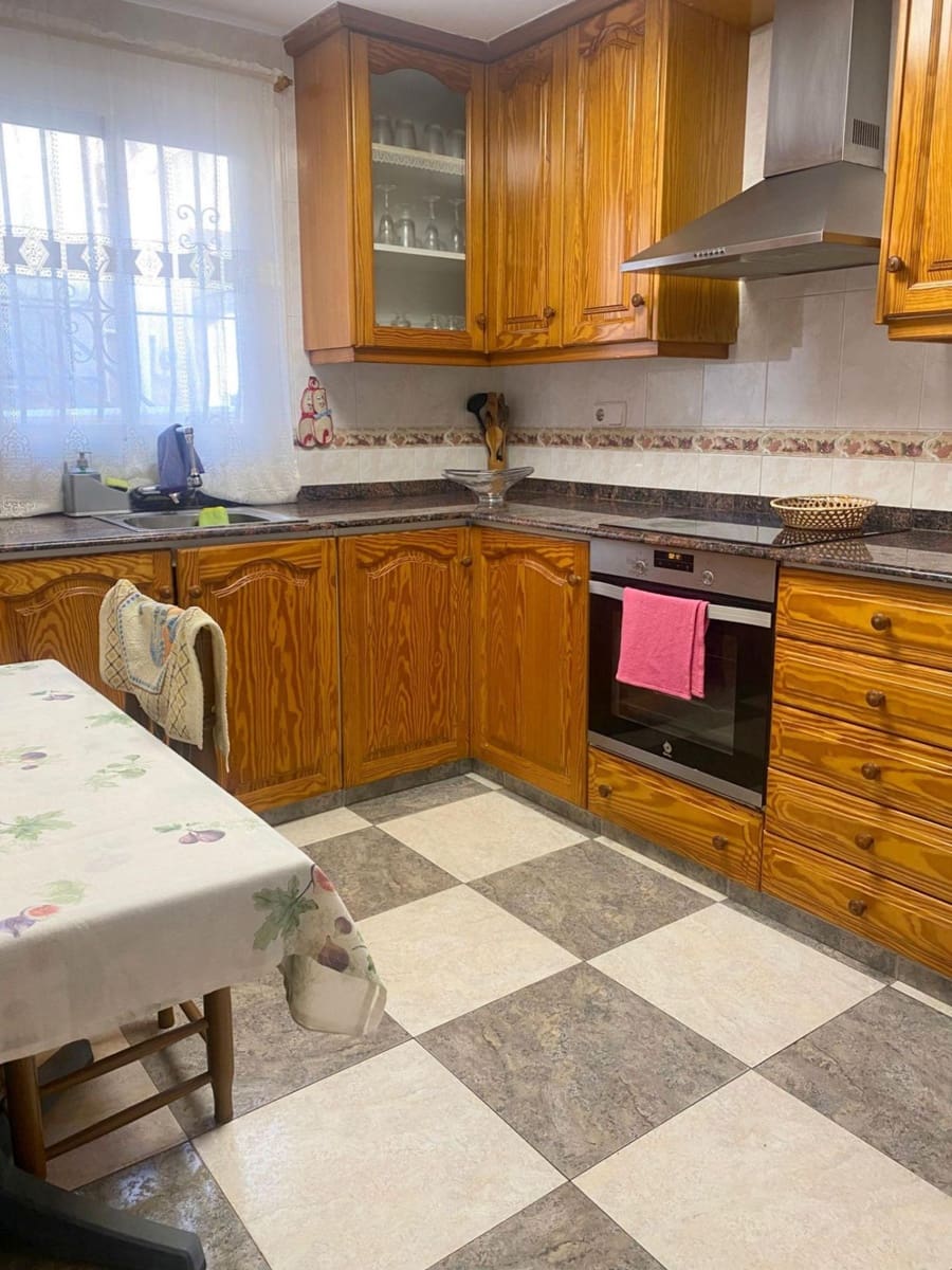 5 bedroom Villa for sale in Oliva - € 330,000 (Ref: 9431166)