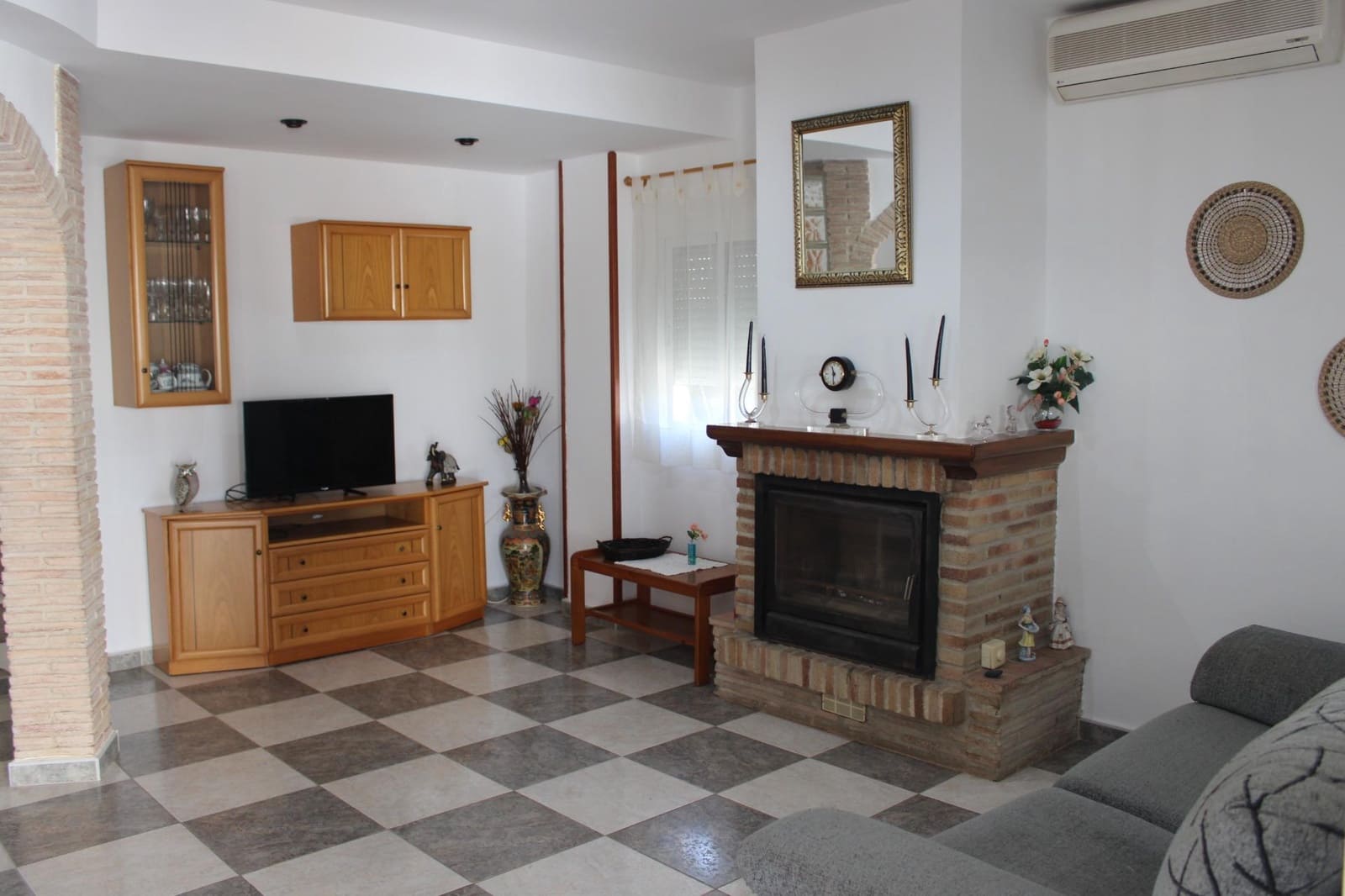 5 bedroom Villa for sale in Oliva - € 330,000 (Ref: 9431166)