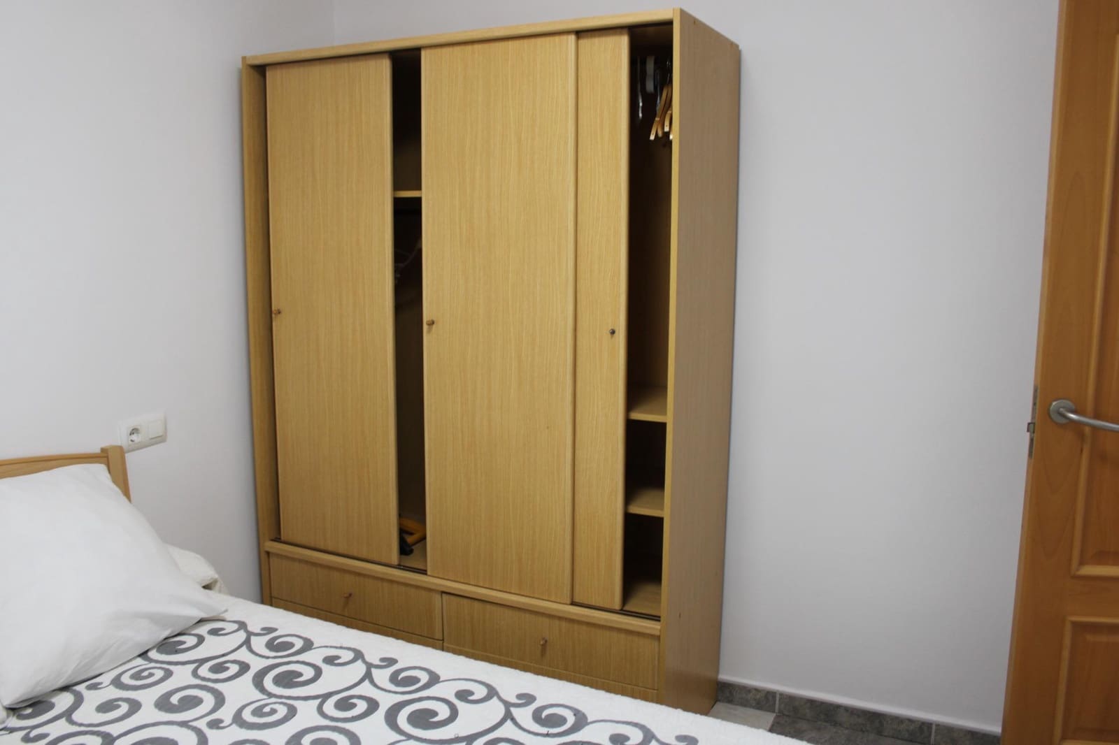 5 bedroom Villa for sale in Oliva - € 330,000 (Ref: 9431166)