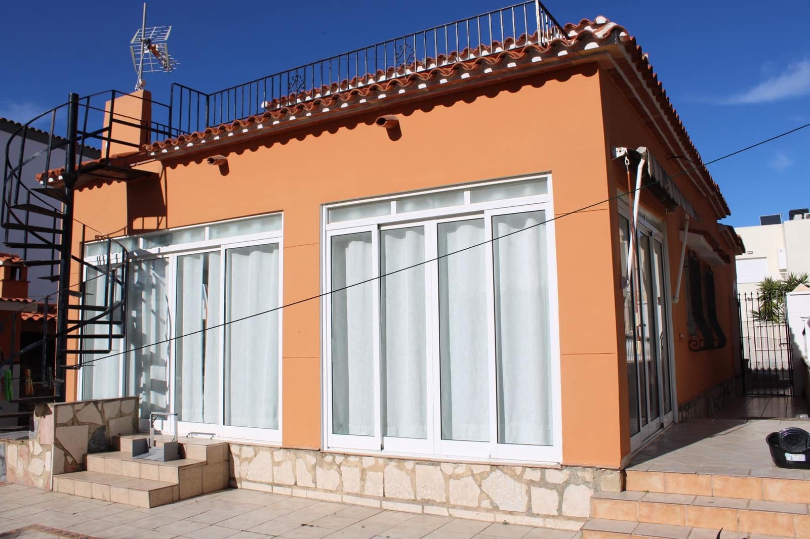 5 bedroom Villa for sale in Oliva - € 330,000 (Ref: 9431166)