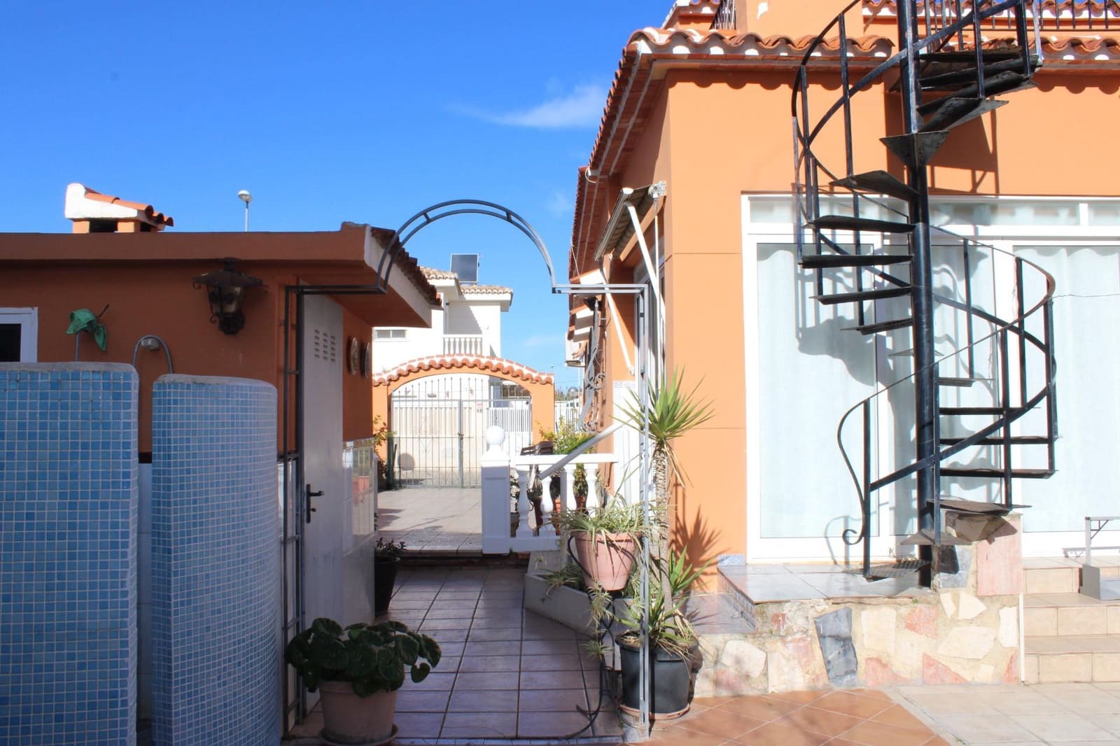 5 bedroom Villa for sale in Oliva - € 330,000 (Ref: 9431166)