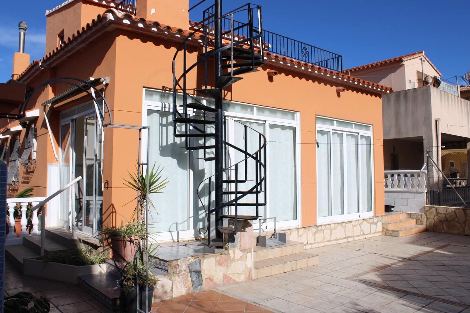 5 bedroom Villa for sale in Oliva - € 330,000 (Ref: 9431166)