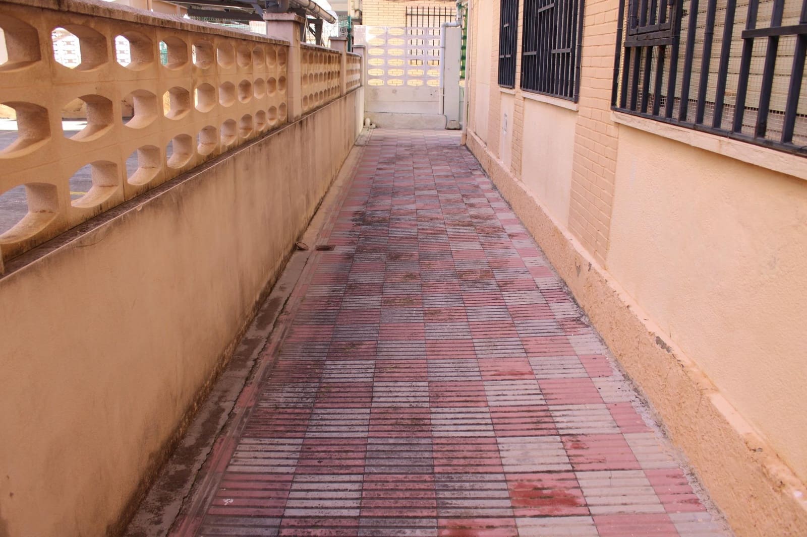 2 bedroom Beach Apartment for sale in Gandia - € 160,000 (Ref: 9502572)