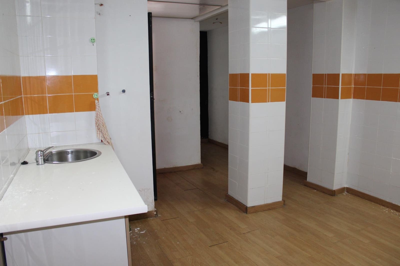 Commercieel te koop in Oliva - € 106.500 (Ref: 9513554)