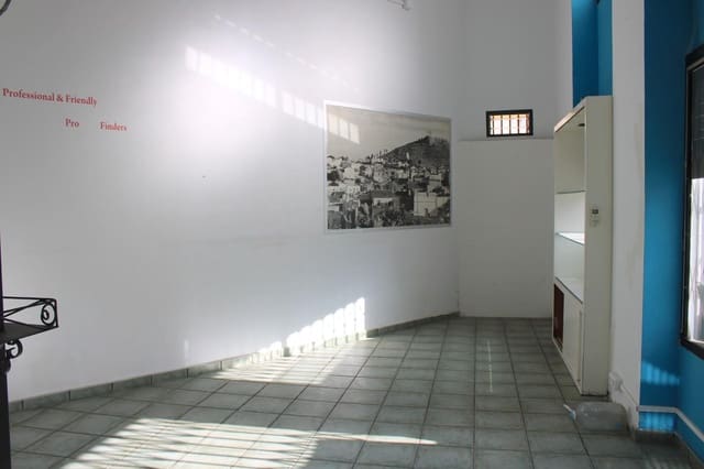 Commercieel te koop in Oliva - € 106.500 (Ref: 9513554)