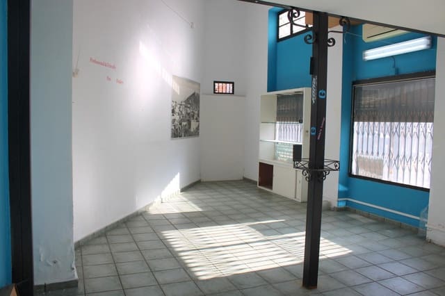 Commercieel te koop in Oliva - € 106.500 (Ref: 9513554)