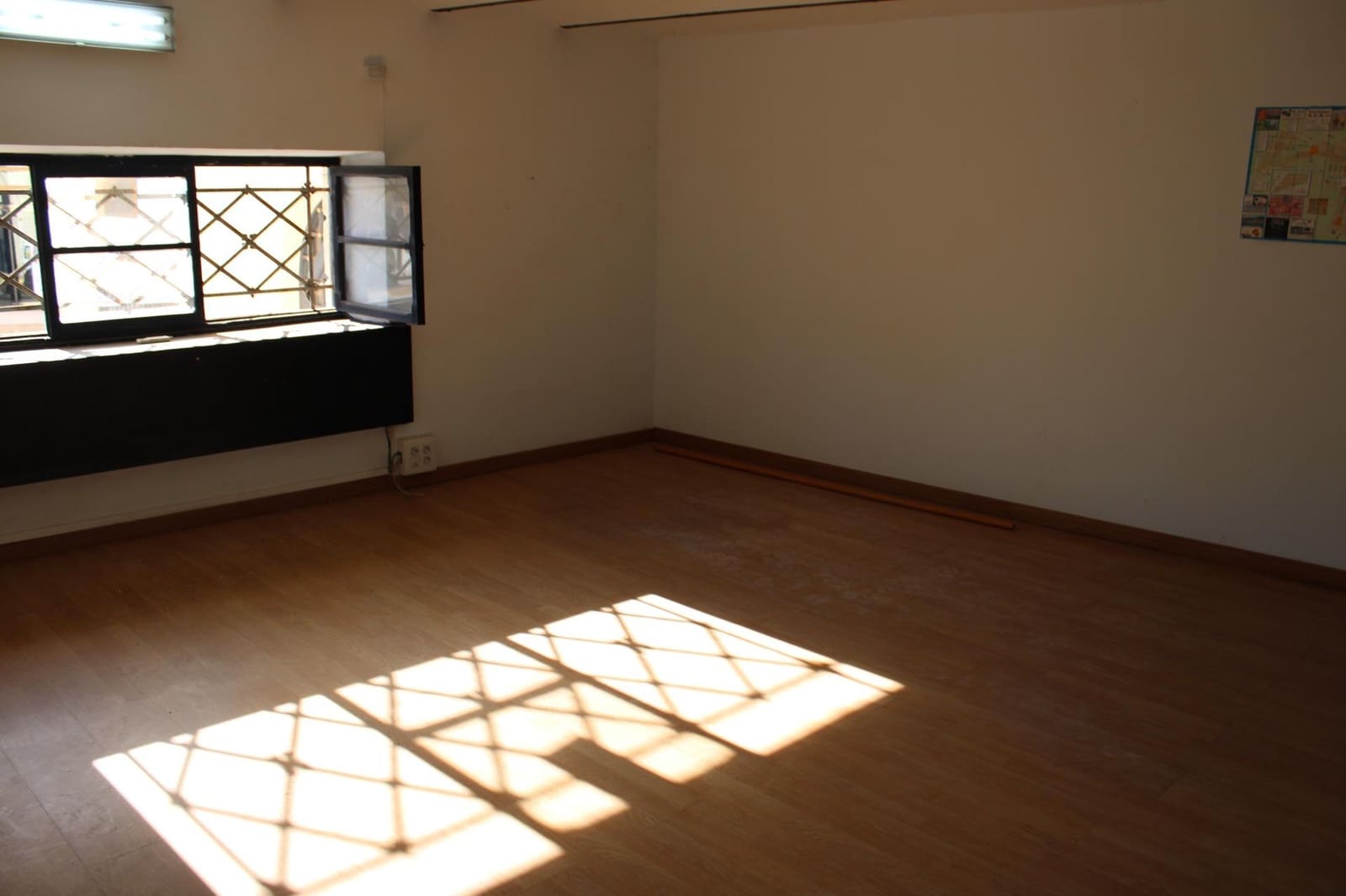 Commercieel te koop in Oliva - € 106.500 (Ref: 9513554)