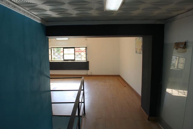 Commercieel te koop in Oliva - € 106.500 (Ref: 9513554)