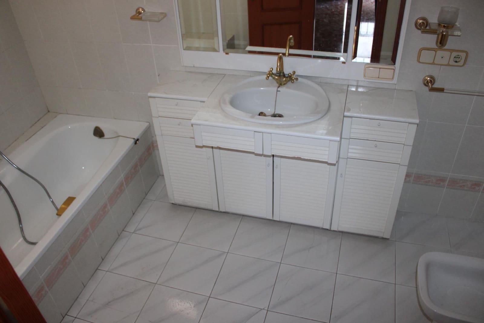 4 sovrum Hus till salu i Oliva med garage - 195 000 € (Ref: 9562046)