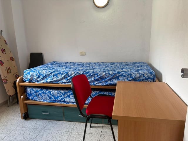 2 bedroom Flat for rent in Oliva Pueblo, Oliva - € 700 (Ref: 9715067)