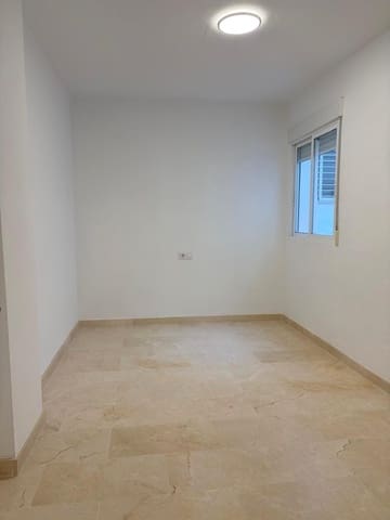 3 makuuhuone Asunto vuokrattavana paikassa Oliva mukana 
autotalli - 850 € (Ref: 9759128)