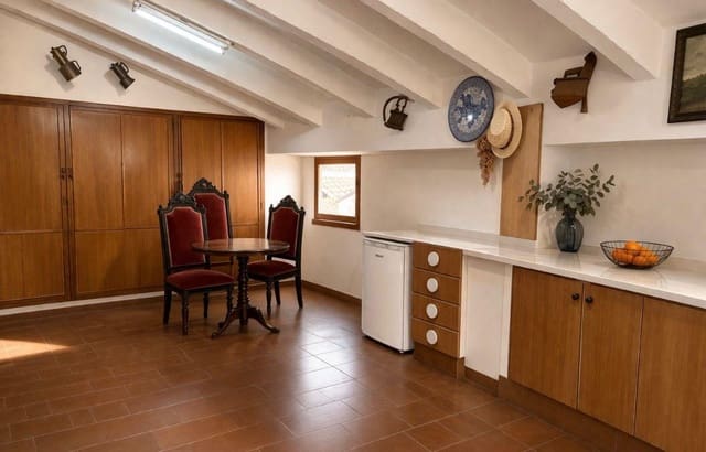 4 soverom Hus til salgs i Oliva med garasje - € 684 000 (Ref: 9762103)