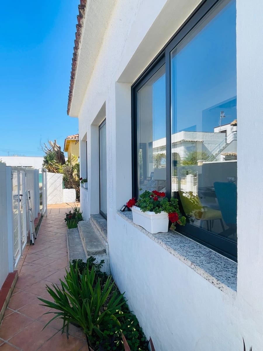 Chalet de 3 habitaciones en Oliva en alquiler con garaje - 2.500 € (Ref: 9780725)