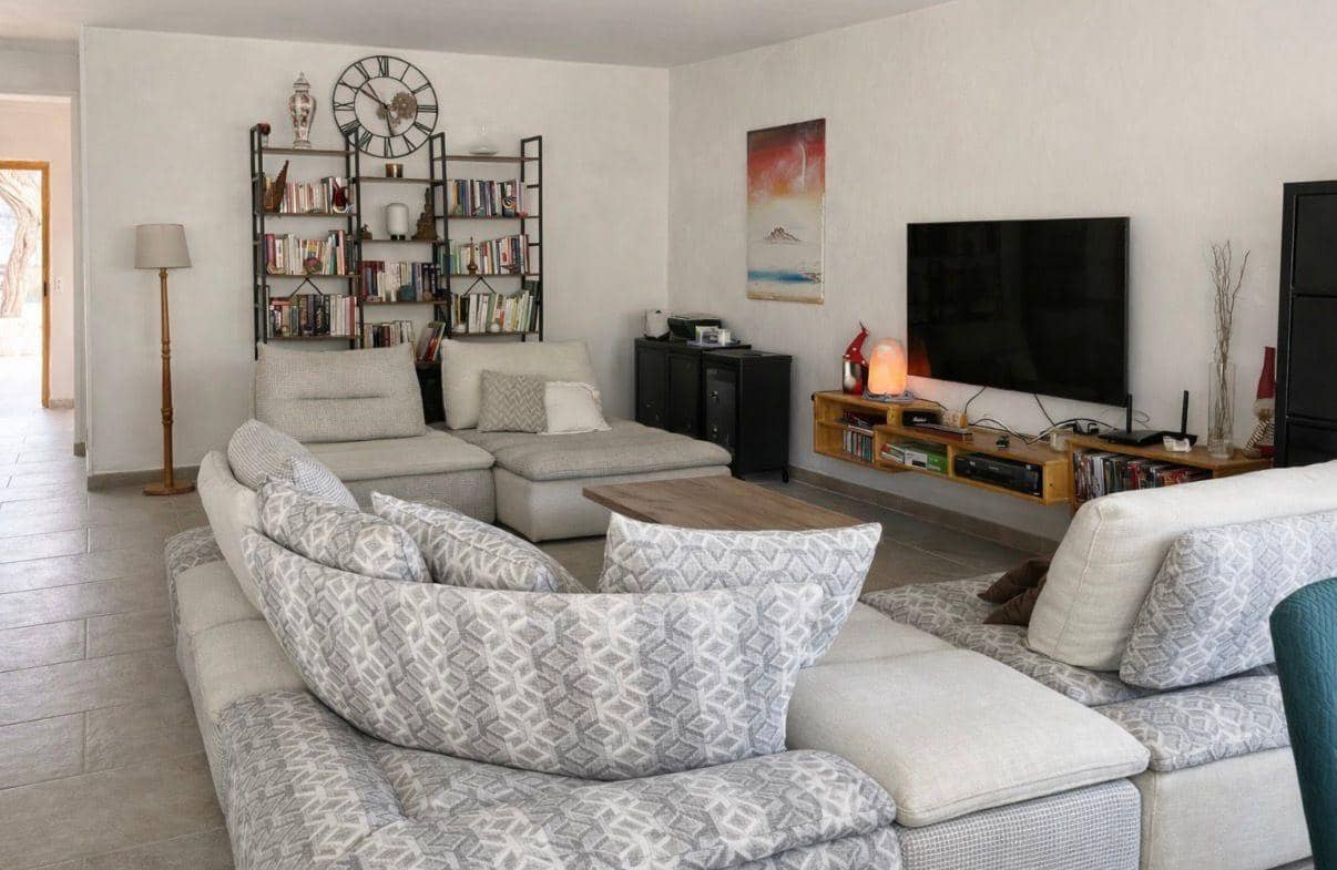 Chalet de 3 habitaciones en Oliva en alquiler con garaje - 2.500 € (Ref: 9780725)