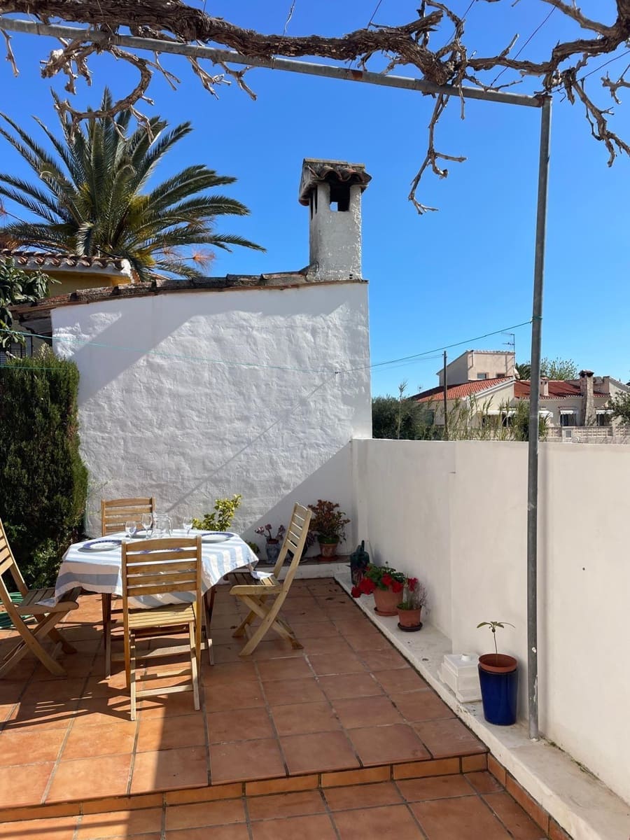 Chalet de 3 habitaciones en Oliva en alquiler con garaje - 2.500 € (Ref: 9780725)