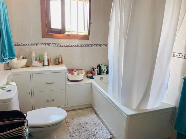 Chalet de 3 habitaciones en Oliva en alquiler con garaje - 2.500 € (Ref: 9780725)