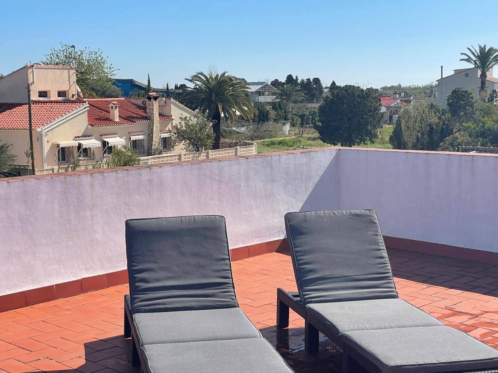 Chalet de 3 habitaciones en Oliva en alquiler con garaje - 2.500 € (Ref: 9780725)