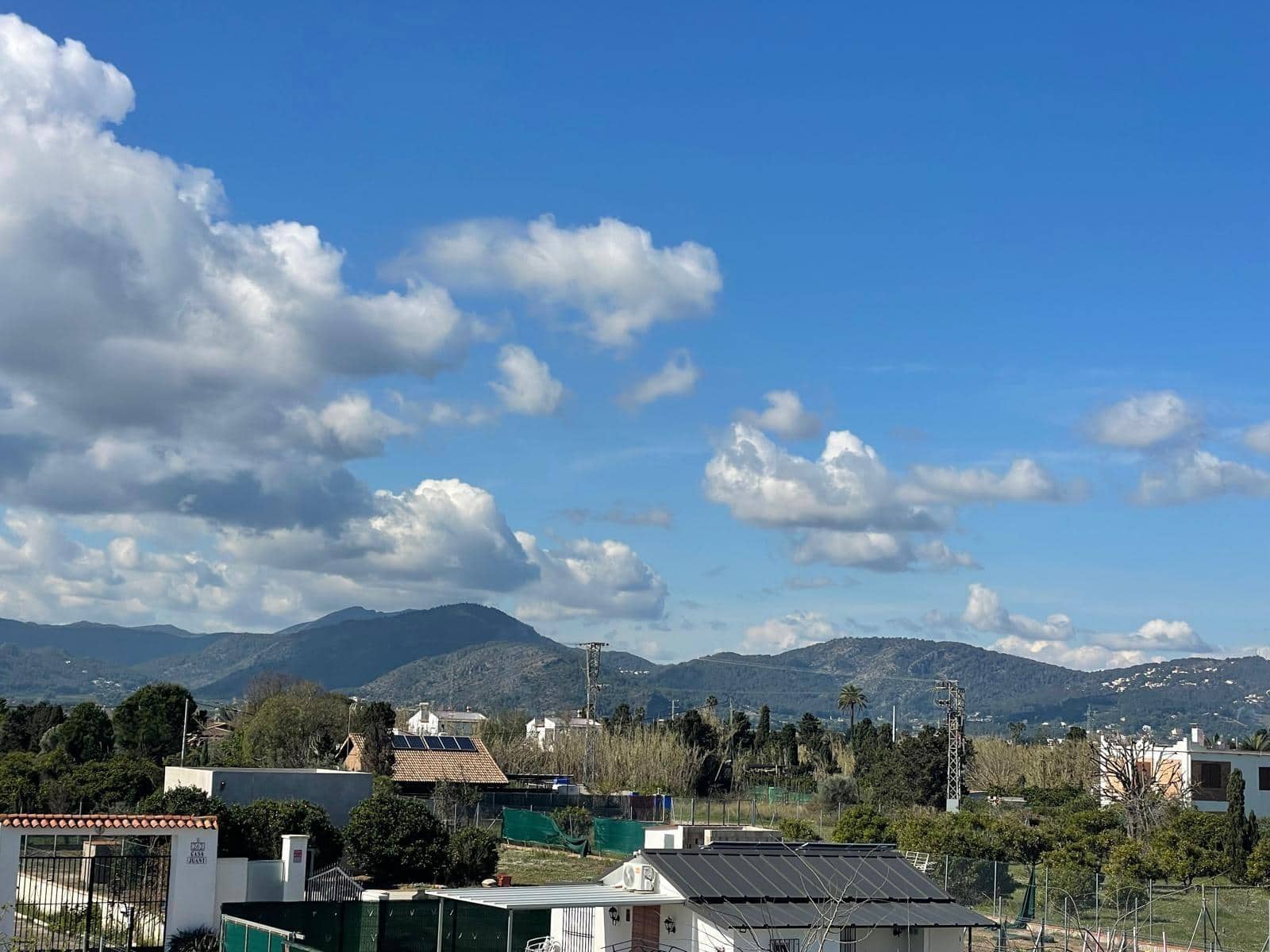 Chalet de 3 habitaciones en Oliva en alquiler con garaje - 2.500 € (Ref: 9780725)