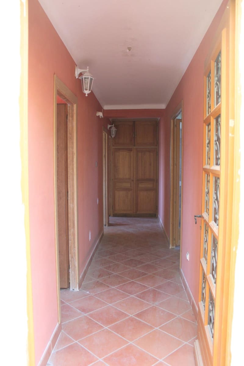 3 bedroom Villa for sale in Oliva with pool - € 200,000 (Ref: 9806599)