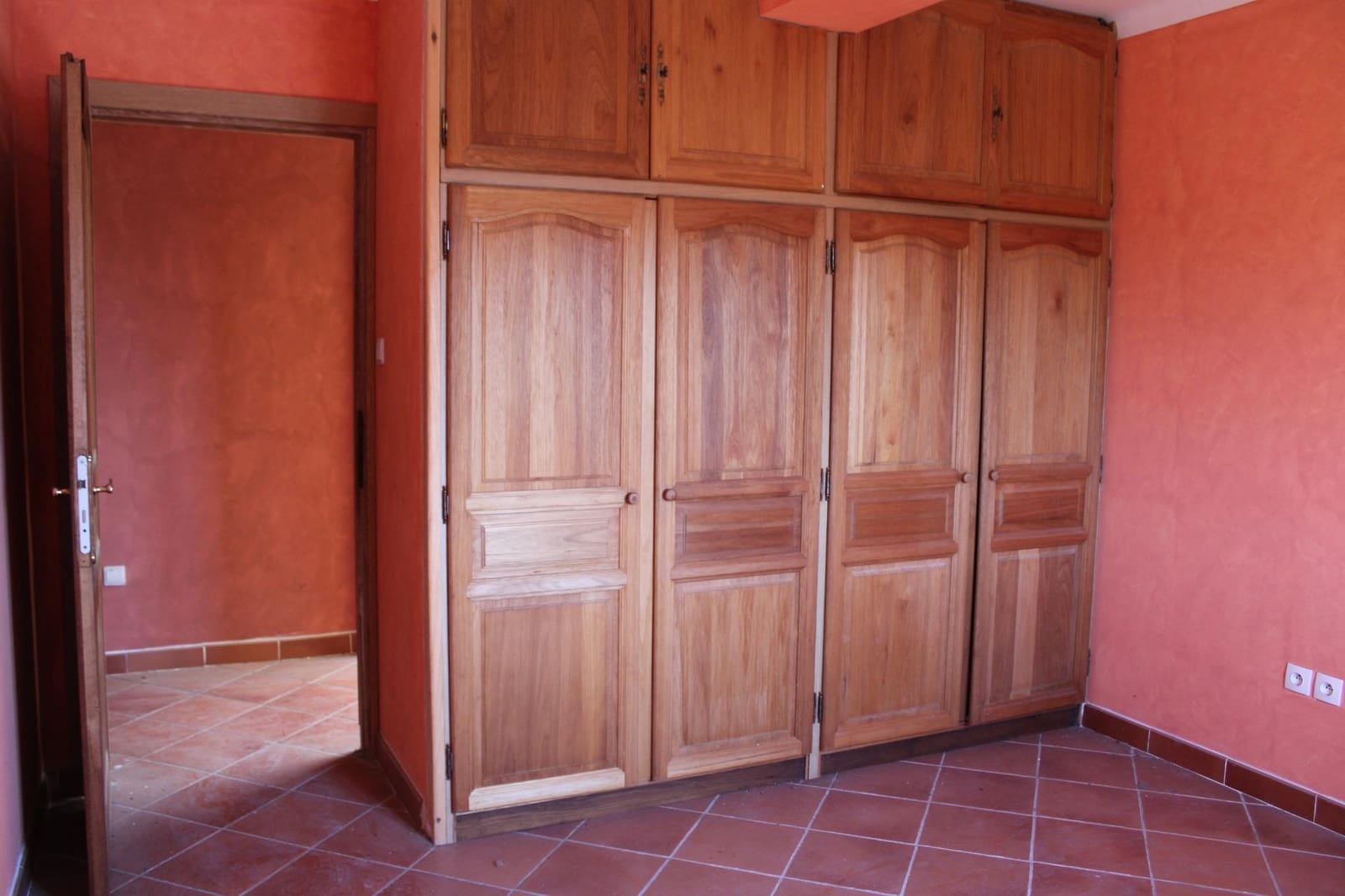 3 bedroom Villa for sale in Oliva with pool - € 200,000 (Ref: 9806599)