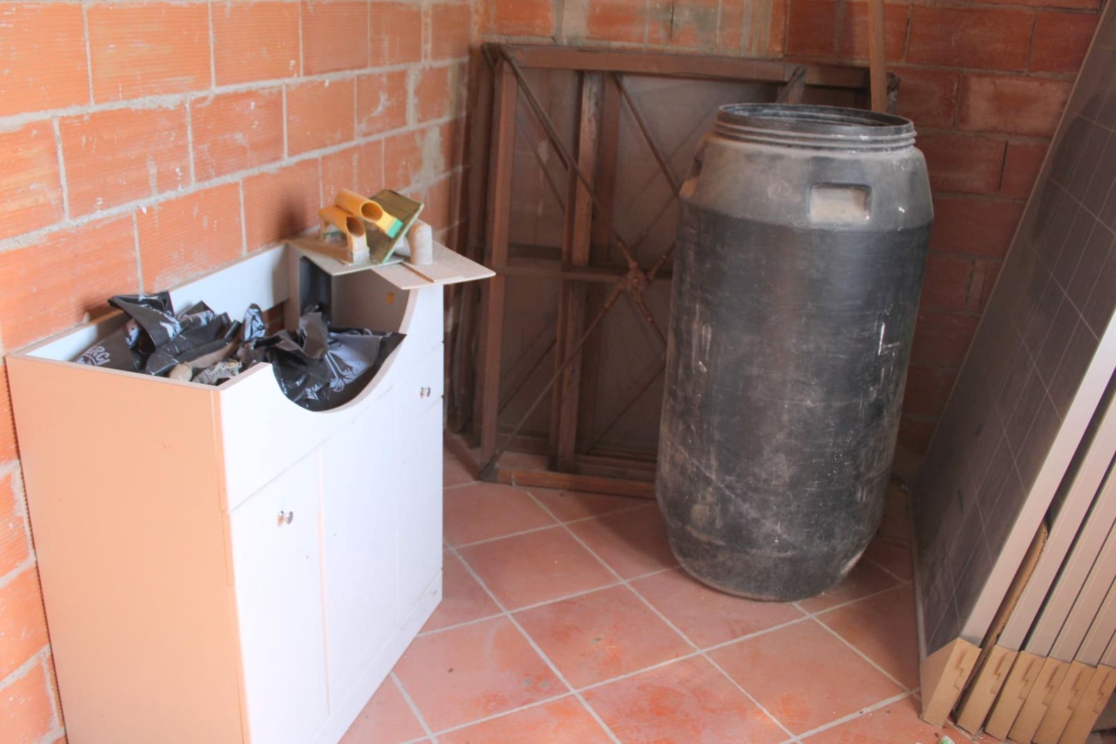 3 bedroom Villa for sale in Oliva with pool - € 200,000 (Ref: 9806599)