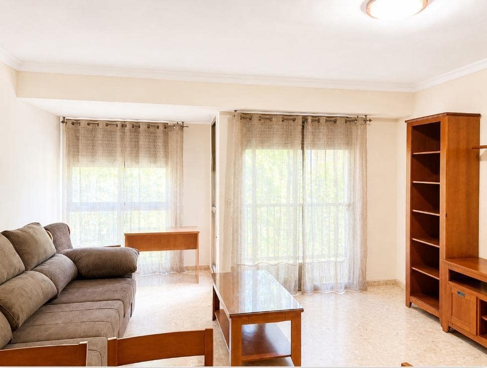 3 bedroom Flat for rent in Oliva - € 800 (Ref: 9818382)