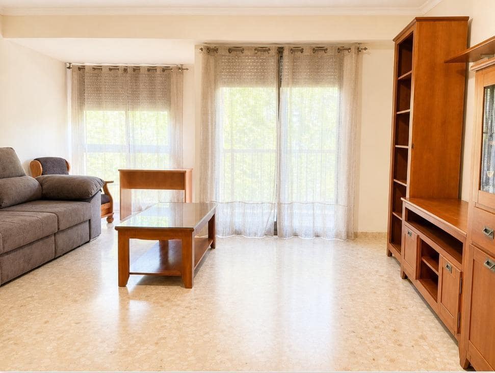3 bedroom Flat for rent in Oliva - € 800 (Ref: 9818382)