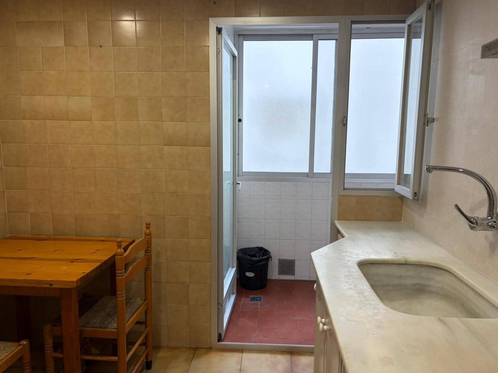 3 bedroom Flat for rent in Oliva - € 800 (Ref: 9818382)