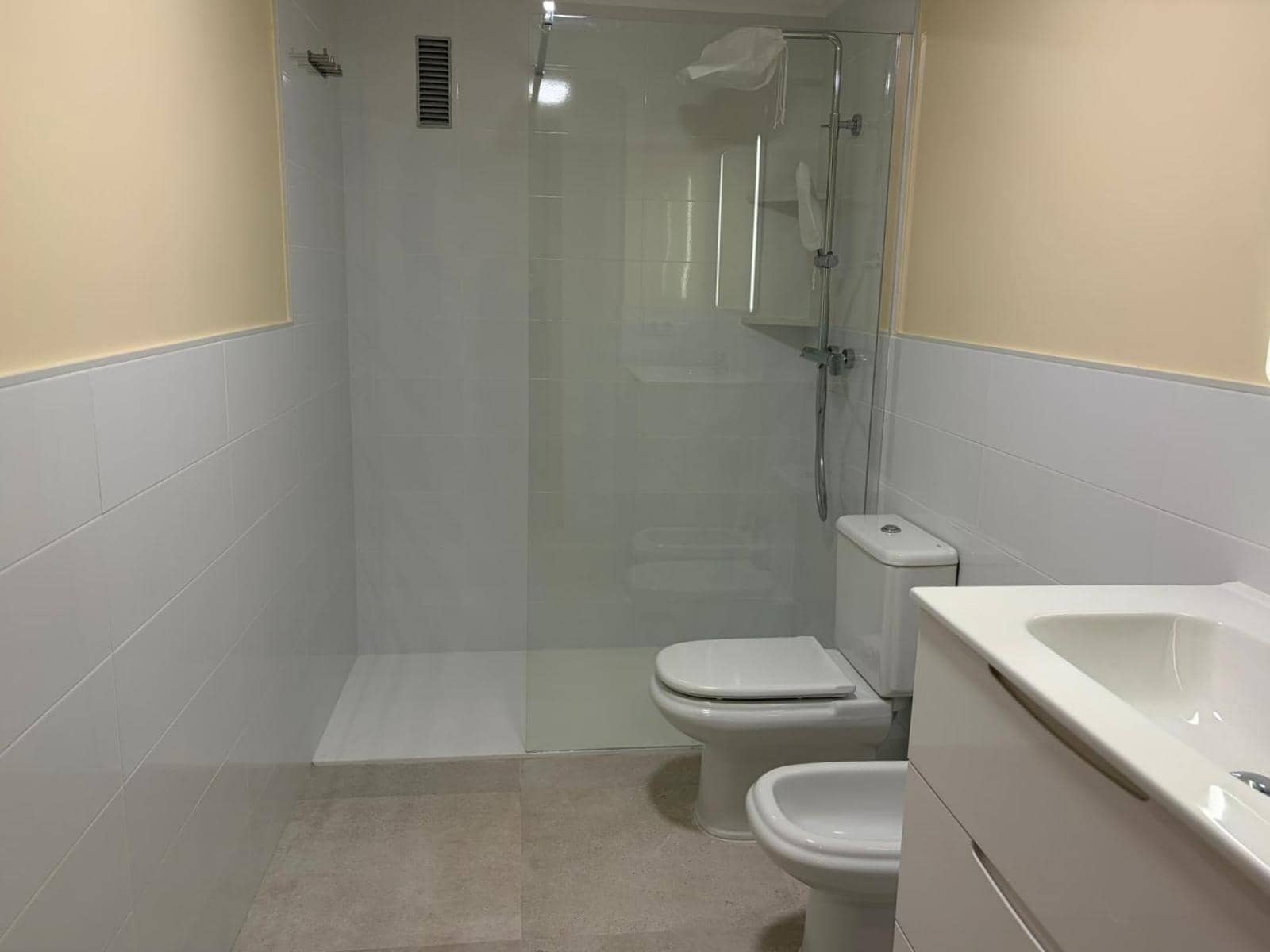 3 bedroom Flat for rent in Oliva - € 800 (Ref: 9818382)